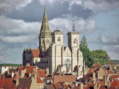 Semur en auxois cite de caractere la collegiale notre dame routes touristiques de la cote d or guide touristique de bourgogne