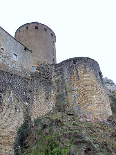 Semur en auxois cite de caractere la tour de la gehenne routes touristiques de la cote d or guide touristique de bourgogne