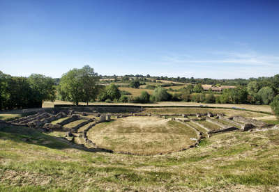Site gallo romain de sanxay route des abbayes et monuments du haut poitou guide du tourisme de la vienne