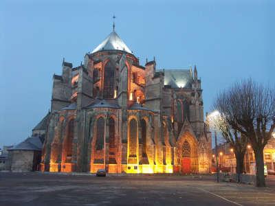 Soissons le chevet illumine de la cathedrale routes touristique de l aisne guide du tourisme de picardie