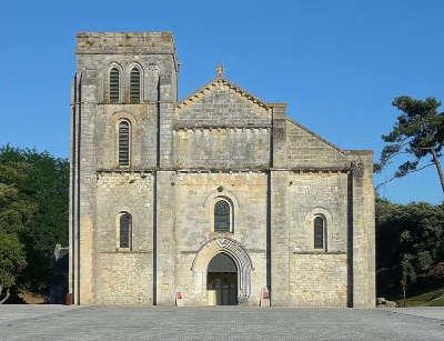 Soulac sur mer la basilique notre dame de la fin des terres route touristique de la gironde guide touristique de l aquitaine