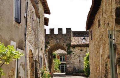 Soyans village medieval routes touristiques de la drome guide touristique de rhone alpes