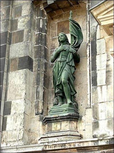 Statue de jeanne d arc ecole saint joseph routes touristiques du pas de calais guide du tourisme du nord pas de calais