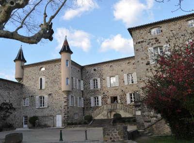 Thueyts village de caractere chateau de blou routes touristiques de l ardeche guide du tourisme rhone alpes