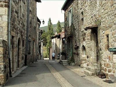 Thueyts village de caractere ruelle routes touristiques de l ardeche guide du tourisme rhone alpes