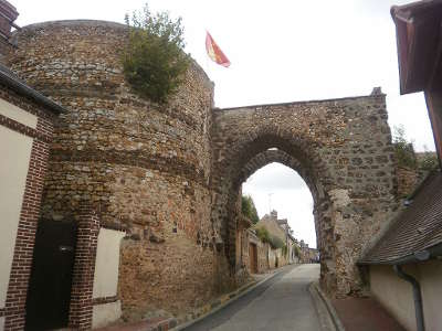 Tillieres sur avre ancienne porte fortifiee routes touristiques de eure guide touristique de haute normandie