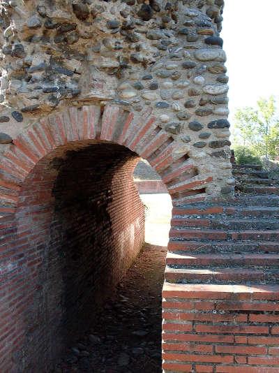 Toulouse amphitheatre romain de purpan ancely routes touristiques de la haute garonne guide du tourisme du midi pyrenee