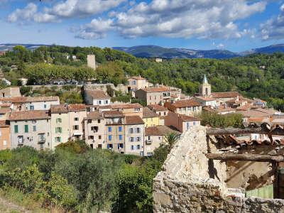 Tourrette village de caractere vue du chateau du puy routes touristiques du var guide touristique de provence alpes cote d azur