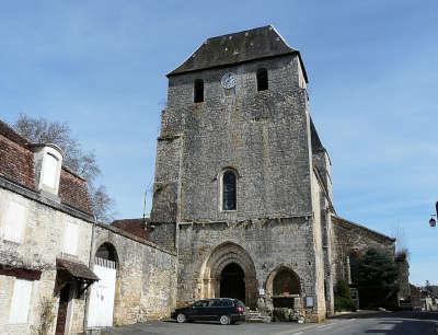 Tourtoirac le clocher et la facade ouest de l abbaye benedictine routes touristiques de la dordogne guide du tourisme d aquitaine