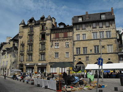 Tulles la place gambetta routes touristique de la correze guide touristique du limousin
