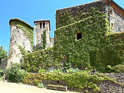 Usson plus beau village de france les routes touristiques du puy de dome guide touristique auvergne