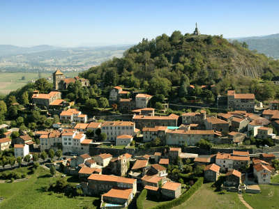 Usson plus beau village de france routes touristiques du puy de dome guide touristique auvergne