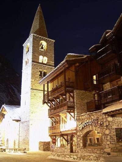 Val d isere eglise saint bernard des alpes routes touristiques de la savoie guide du tourisme de rhone alpes