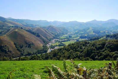 Vallee des aldudes la route de la navarre mythique les routes touristiques pyrenees atlantiques guide du tourisme nouvelle aquitaine