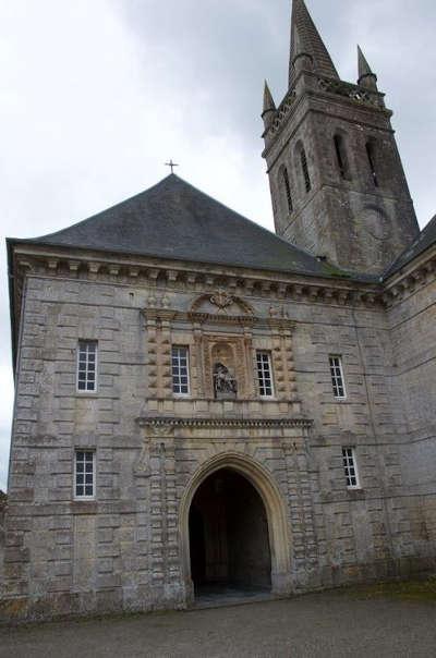 Valognes abbaye notre dame de protection routes touristiques de la manche guide touristique de normandie