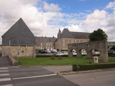 Valognes hopital ancienne abbaye notre dame de la protection routes touristiques de la manche guide touristique de normandie