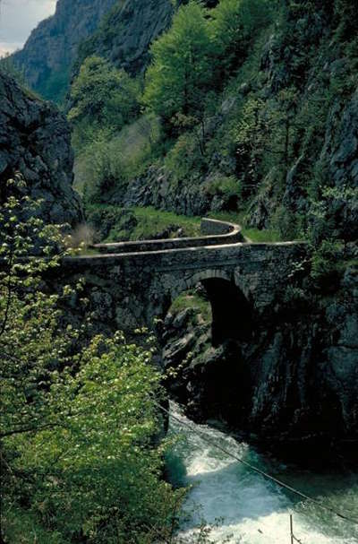 Valserine parc naturel regional du haut jura guide du tourisme