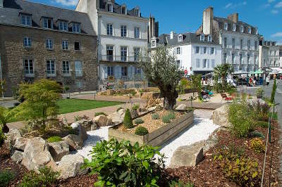 Vannes ville d art et d histoire place gambetta toute une vie au jardin jardins ephemeres routes touristiques dans le morbihan guide du tourisme en bretagne