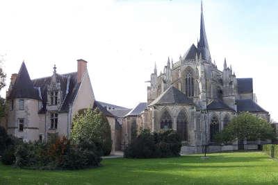 Vendome ancienne abbaye de la trinite road trip dans le loir et cher guide du tourisme centre val de loire