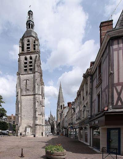 Vendome tour saint martin road trip dans le loir et cher guide du tourisme centre val de loire