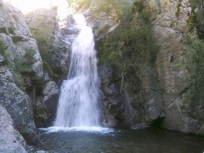 Vernet les bains cascade routes touristiques des pyrenees orientale guide du tourisme occidanie