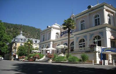 Vernet les bains les thermes routes touristiques des pyrenees orientale guide du tourisme occidanie