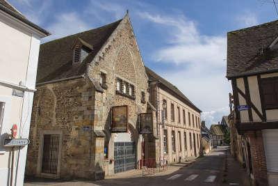 Verneuil sur avre plus beaux detours de france le cinema trianon ancienne chapelle de l hotel dieu routes touristiques de l eure guide touristique de la haute normandie