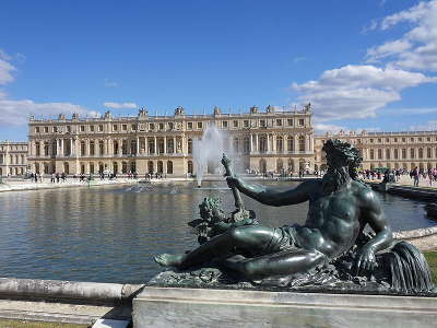 Versailles le chateau de versailles vu des jardins routes touristiques des yvelines guide du tourisme ile de france