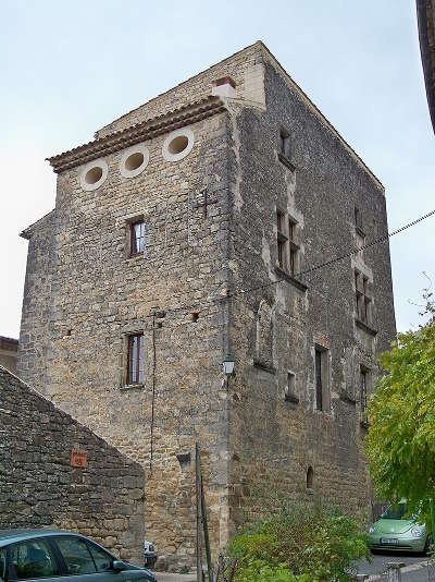 Viens village perche maison medievale routes touristiques du vaucluse guide du tourisme de provence alpes cote d azur