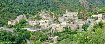 Village de caractere dans le parc naturel regional du pilat guide du tourisme de rhone alpes