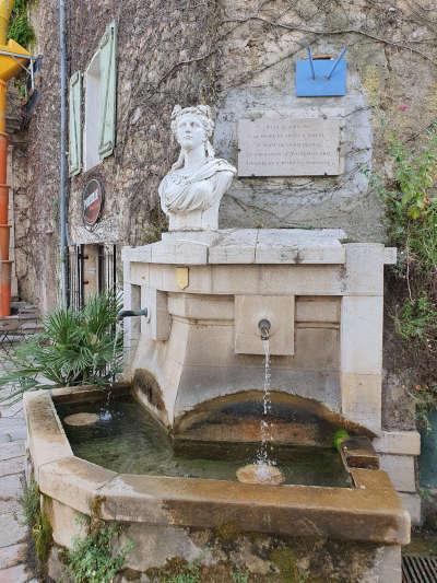 Villecroze les grottes cite de caractere fontaine de la mariane routes touristiques du var guide touristique de la provence alpes cote d azur 1