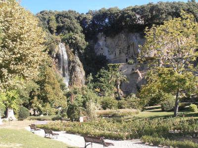 Villecroze les grottes cite de caractere la cascade le parc et les grottes troglodytiques routes touristiques du var guide touristique de la provence alpes cote d azur
