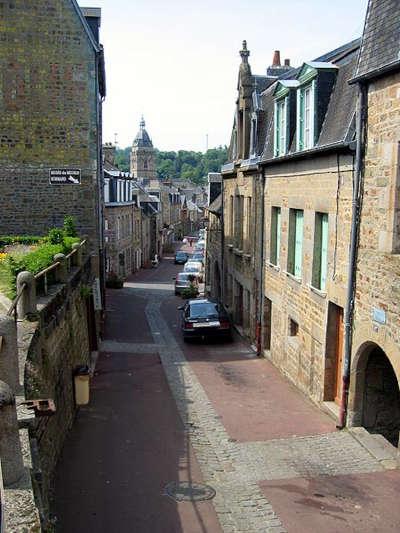 Villedieu les poeles rue du docteur havard routes touristiques de la manche guide touristique de normandie