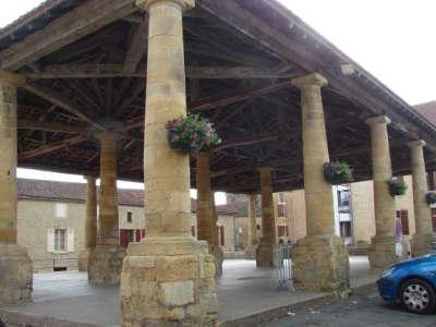 Villefranche du perigord bastide halle routes touristiques de la dordogne guide du tourisme d aquitaine