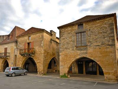 Villefranche du perigord bastide les arcades routes touristiques de la dordogne guide du tourisme d aquitaine