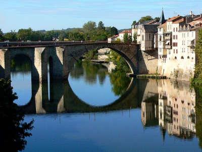 Villeneuve sur lot maison sur les rives du lot routes touristiques du lot et garonne guide du tourisme d aquitaine