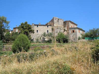 Vinezac village de caractere chateau jullien routes touristiques de l ardeche guide du tourisme rhone alpes