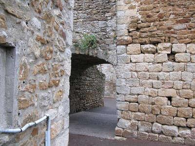 Vinezac village de caractere ruelles routes touristiques de l ardeche guide du tourisme rhone alpes