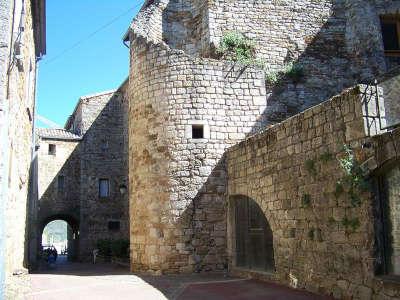 Vinezac village de caractere vieille porte routes touristiques de l ardeche guide du tourisme rhone alpes