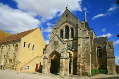 Vivoin petite cite de caractere eglise prieurale saint hippolyte routes touristiques de la sarthe guide du tourisme pays de la loire