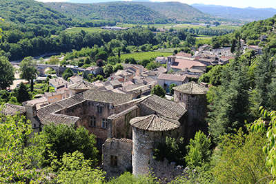 Vogue plus beau village et village de caractere les routes touristiques de ardeche guide du tourisme du rhone alpes