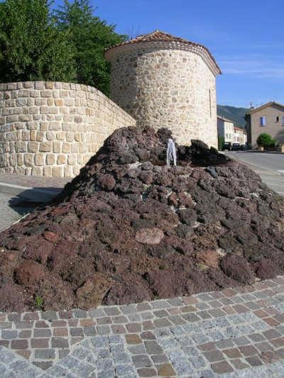 Volcan de souilhol routes touristiques de l ardeche guide du tourisme rhone alpes