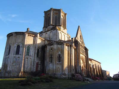 Vouvant plus beau village eglise notre dame de l assomption routes touristiques de vendee guide du tourisme du pays de la loire