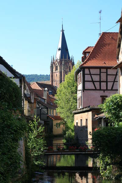 Vue de wissembourg et du clocher de l eglise saint pierre et paul route des chateaux d alsace guide du tourisme copie
