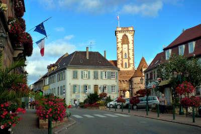 Wasselonne la tour du chateau route touristique du bas rhin guide du tourisme d alsace